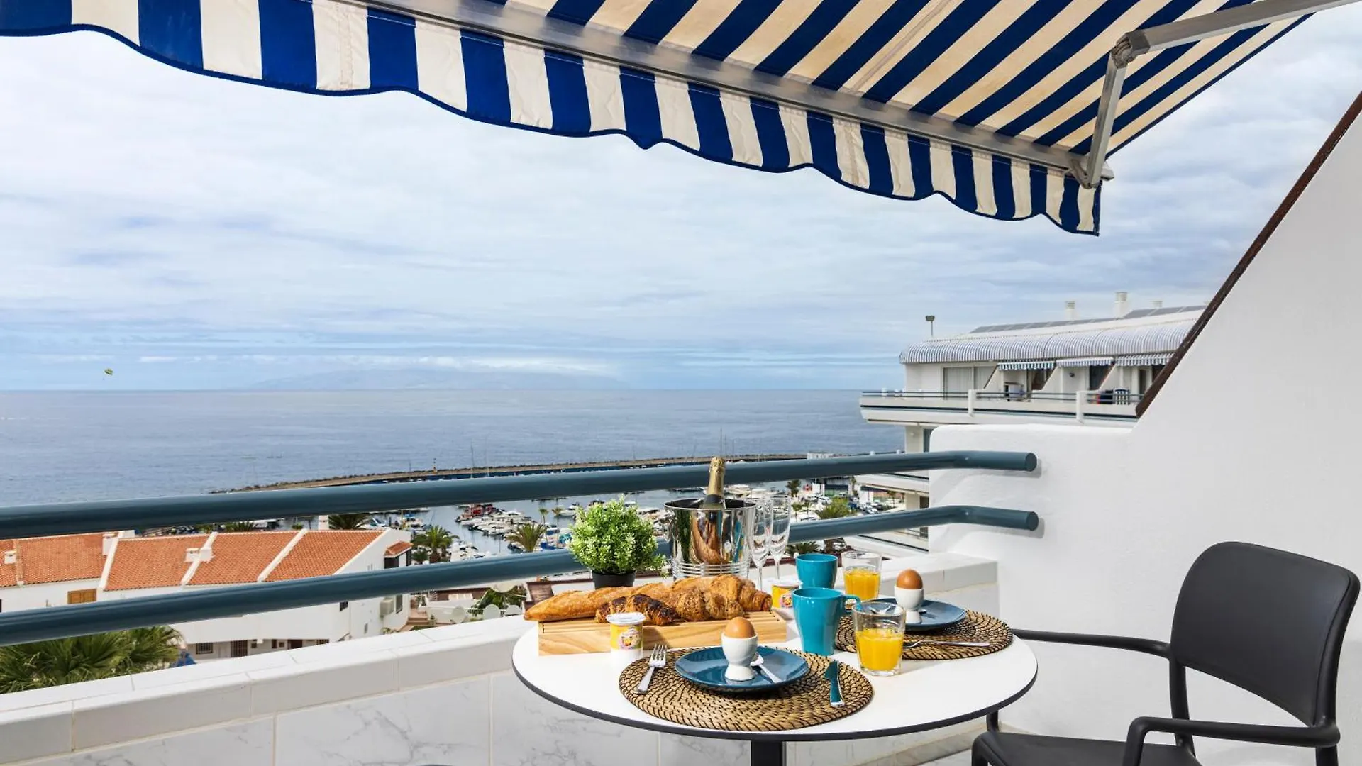 Wonderful Sea View Apartment أذيخي
